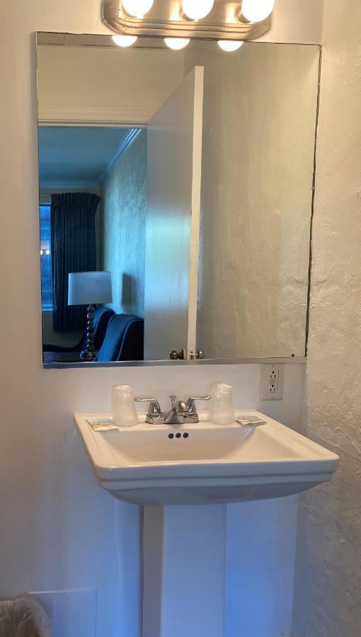 Ocean Cove Motel Вирджиния-Бич Экстерьер фото